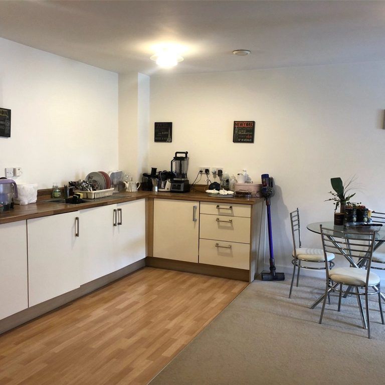 2 Bedroom Flat / Apartment - Canute Road, Southampton - Photo 1