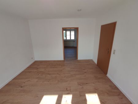 Attraktive 3-Raum-Wohnung mit 70 m² in der Lauestraße 6, Magdeburg - Photo 4