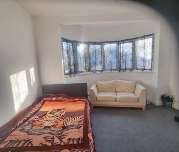 1 Bed Flat, Endersleigh Gardens, NW4 - Photo 2