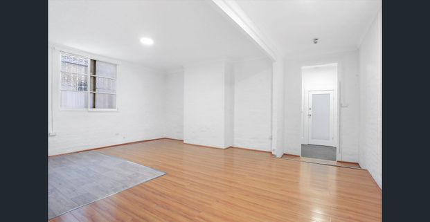 Peaceful Two Bedroom Apartment in Glebe - Photo 1