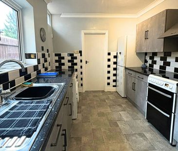 Terraced House to rent on - Photo 5