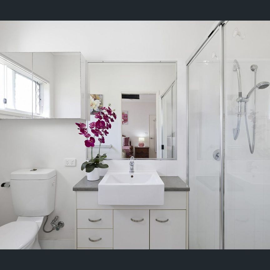 CALOUNDRA WEST'S FINEST - Photo 1