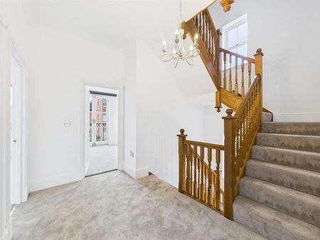 Rosebury Square, Repton, IG8 - Photo 3