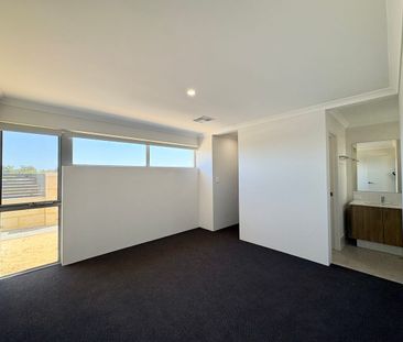 BRAND NEW 4 x 2 - Stylish & Comfortable Living ! - Photo 1