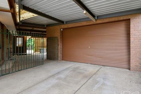 Renovated 4 bedroom family home - Photo 5