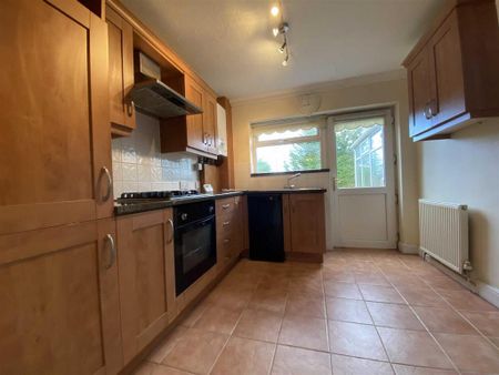 3 bedroom semi-detached house to rent - Photo 5