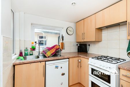 2 bedroom terraced to rent - Photo 2