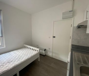 Studio to rent - Photo 2