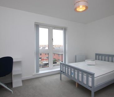*** STUDENT HOUSE *** Be the first students to rent this 4 bedroom ... - Photo 5