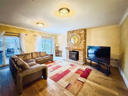 4 bedroom detached house to rent - Photo 5