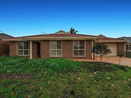 Spacious 3-Bedroom Home in Keilor Lodge - Photo 3