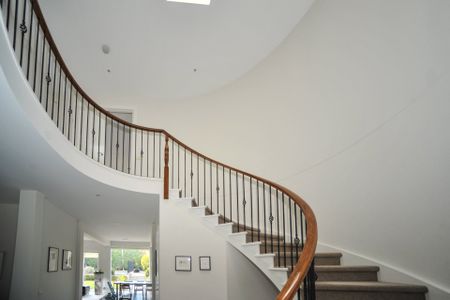 Neo-Georgian Canterbury Elegance! - Photo 2