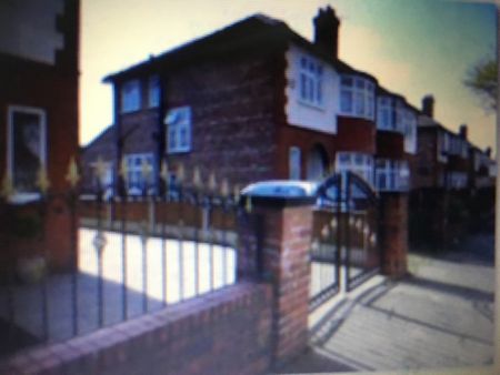 Room in a Shared House, Coleridge Road, M16 - Photo 2
