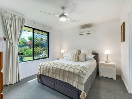 GENEROUS FAMILY HOME WITH FANTASTIC OUTDOOR LIVING - Photo 4