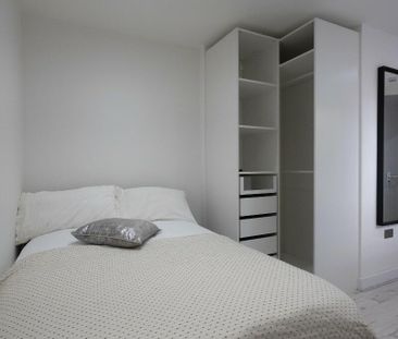 1 bedroom in a house share to rent - Photo 2