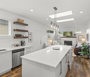 Furnished Carriage House in Downtown Kelowna - Photo 2