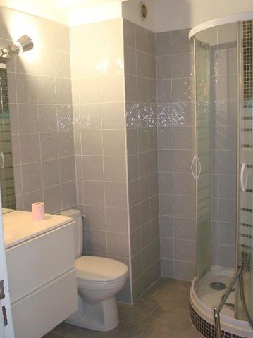 Location Appartement 2 pièces 43m² DRAGUIGNAN 83300 - Photo 3