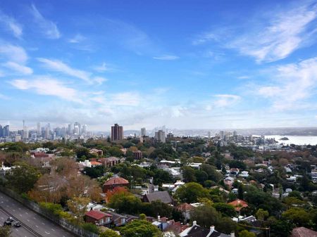 SPECTACULAR TWO BEDROOM APARTMENT WITH HARBOUR VIEWS & DOUBLE PARKING - Photo 3