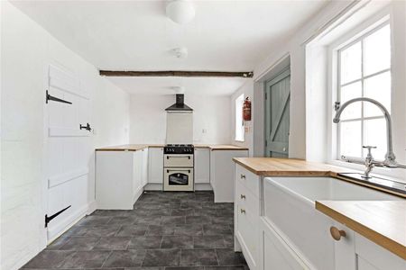 Secluded Off-Grid Retreat. Four bedroom detached cottage with panoramic countryside views - Photo 4