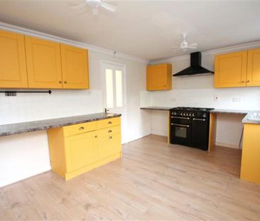 2 bedroom semi-detached house to rent - Photo 4
