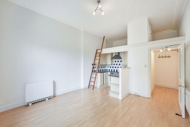 Studio to rent - Photo 1