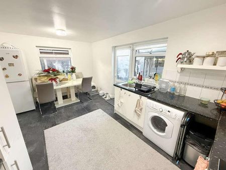 London Road, Benfleet, SS7 - Photo 2