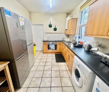 1 bedroom in a house share to rent - Photo 4