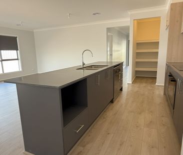 Luxury & Sustainability - Brand New Bugendore 4 bedroom Home - Photo 6
