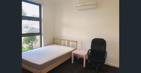 Four-Bedroom Townhouse in a Prime Clayton Location - Photo 2