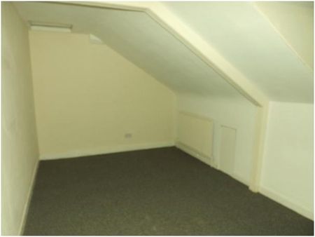 3 bedroom flat to rent - Photo 3