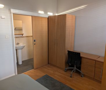 Room in a Shared Flat, Queen St, G1 - Photo 2