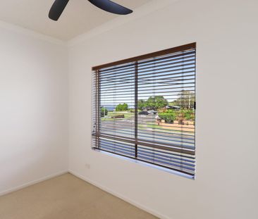 COASTAL LUXURY LIVING IN THIS STUNNING THREE BEDROOM APARTMENT - Photo 4