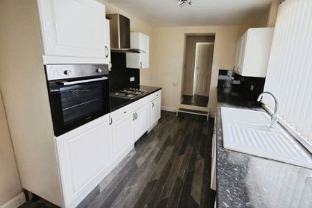 3 bedroom House To Let - Photo 5