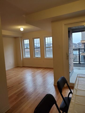 Three bedroom townhouse for.rent Bowmanville - Photo 3