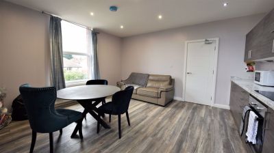 2 bedroom Flat in Cardigan Road, Leeds - Photo 3