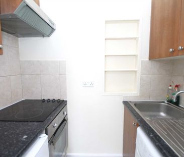 Price £1,000 pcm - Available 14/11/2025 - Unfurnished - Photo 2