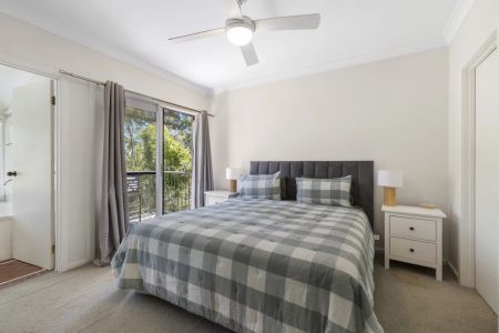 Two-story Townhouse In Ideal Location - Photo 4