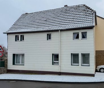 Solides, unterkellertes Einfamilienhaus mit optionalem Stellplatz z... - Foto 2