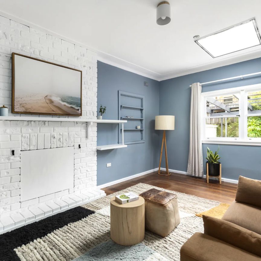 Relaxed Coastal Living in Prime Location - 6 Month Lease - Photo 1