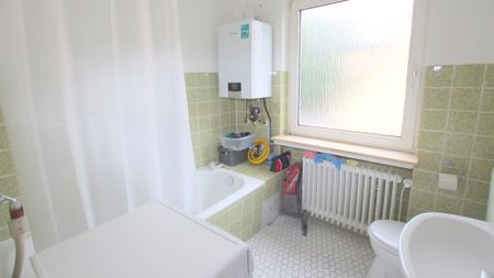 Gepflegte und großzügige 2-Zimmer-Wohnung im 1. Obergeschoss in ruhiger und gut angebundener Lage - Photo 5