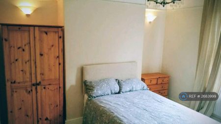 3 bedroom terraced house to rent - Photo 2