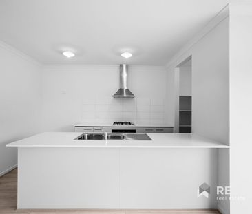 New Built Family Home in Point Cook - Photo 3