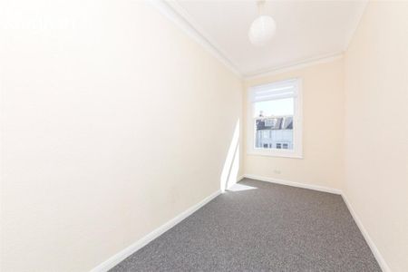 3 bedroom flat to rent - Photo 2