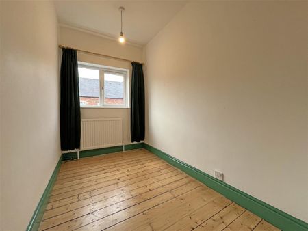 3 bedroom Terraced House to rent - Photo 2