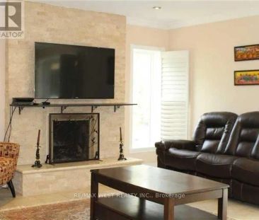 Detached Home For Lease | N9238897 - Photo 4