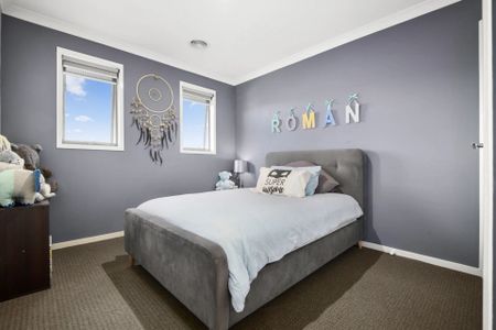 Exceptional Street Frontage Townhouse! - Photo 2