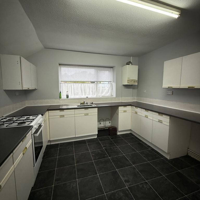3 bedroom flat to rent - Photo 1