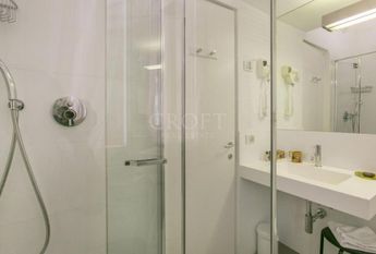 Elegant Apartment in the Heart of Rome: Between Piazza di Spagna and Via del Corso, in residence with dayluy cleaning , A/C wifi , consierge. Rif #1948