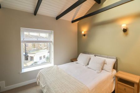 4 bedroom terraced house to rent - Photo 3