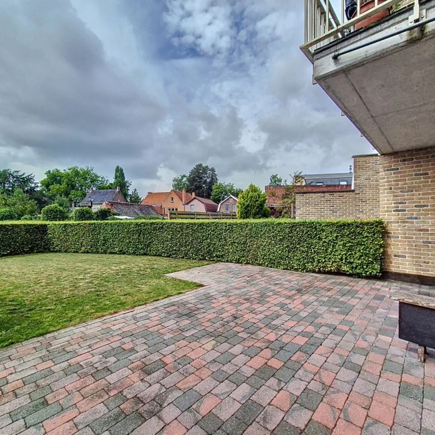 Gelijkvloers appartement met 1 slpk en garage - Photo 1